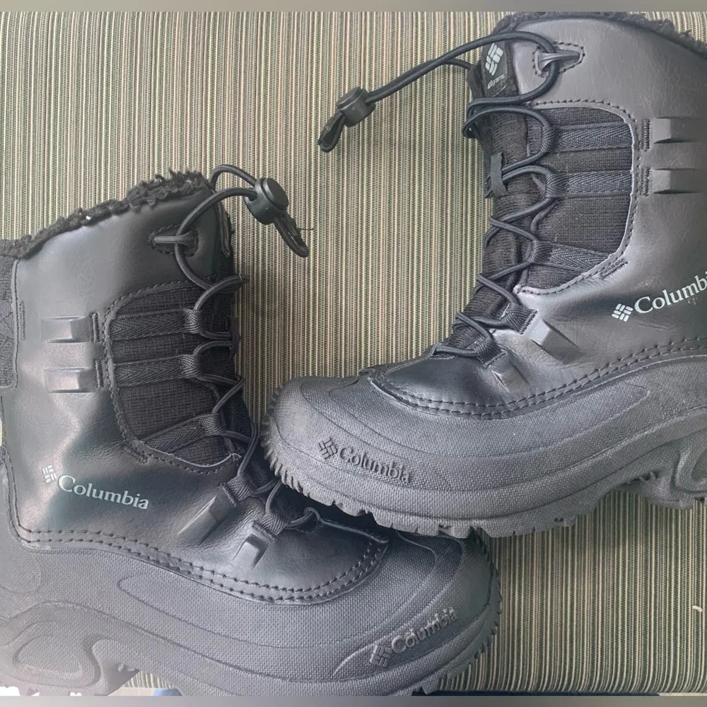 Columbia Black youth  Insulated Snow Boots 3 Ski waterproof play skit